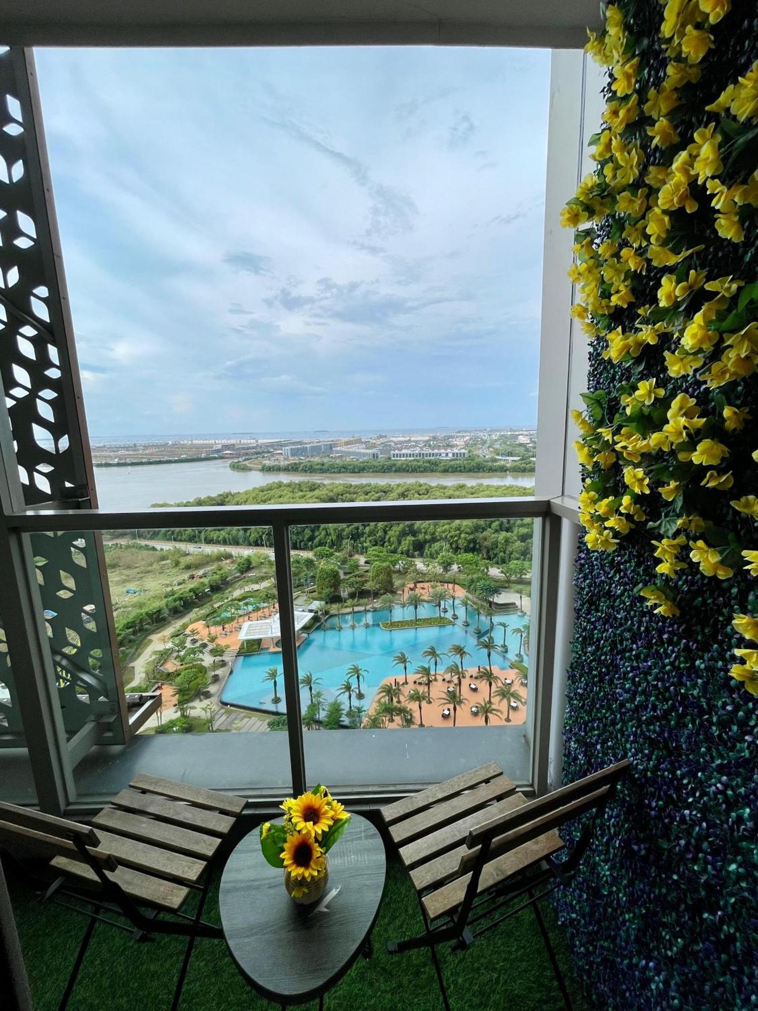 Studio Sea View Apartment At Gold Coast Pik By Mysweethome Giacarta Esterno foto